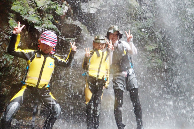 沖縄自然体験やんばるリバートレッキングの写真1