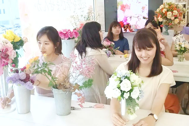 プリザーブドフラワー芸術協会大阪校の写真1