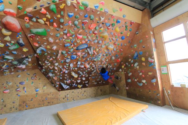 チャルゴクライミングジム網干店の写真1