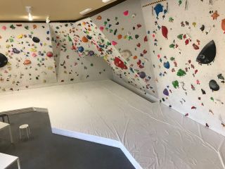 クライミング・ボルダリングジムの写真1