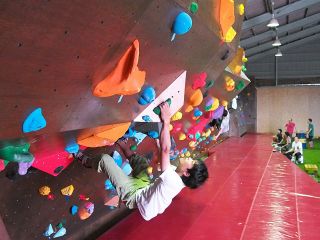 ボルダリングジムハンピ(明和店)の写真1