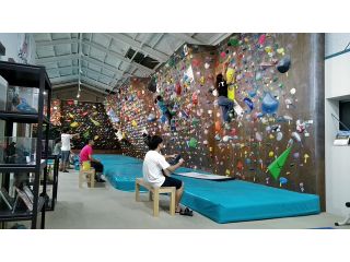カラーズクライミングジムの写真1