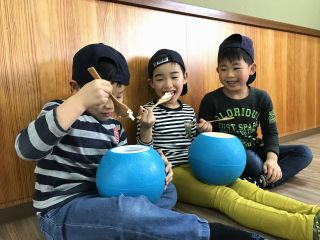 ヒルゼン高原センター体験施設　まにわ遊びの教室の写真1