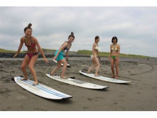 プロサーファー 一ノ瀬さゆり サーフィンスクールの写真1