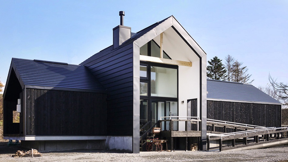 うねうね畑とくもの月の写真1