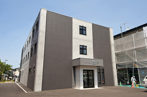 ホテル エンヴィ新館の写真1