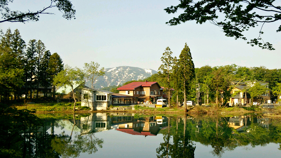 湖畔の宿 月山志津温泉 清水屋旅館の写真1