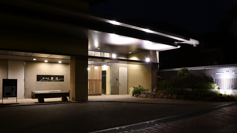 絹の渓谷 碧流の写真1