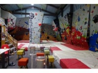 クライミングスタジオ　ボルダベース