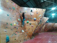 ボルダリングジムハンピ(鈴鹿店)