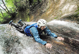 EARTH SHIP シャワークライミング