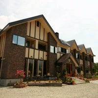 Lake side inn Beehive