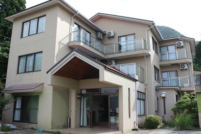 焼肉と海鮮の宿 らく -RAKU-の写真1