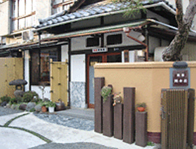 ビジネス旅館 岡本荘の写真1