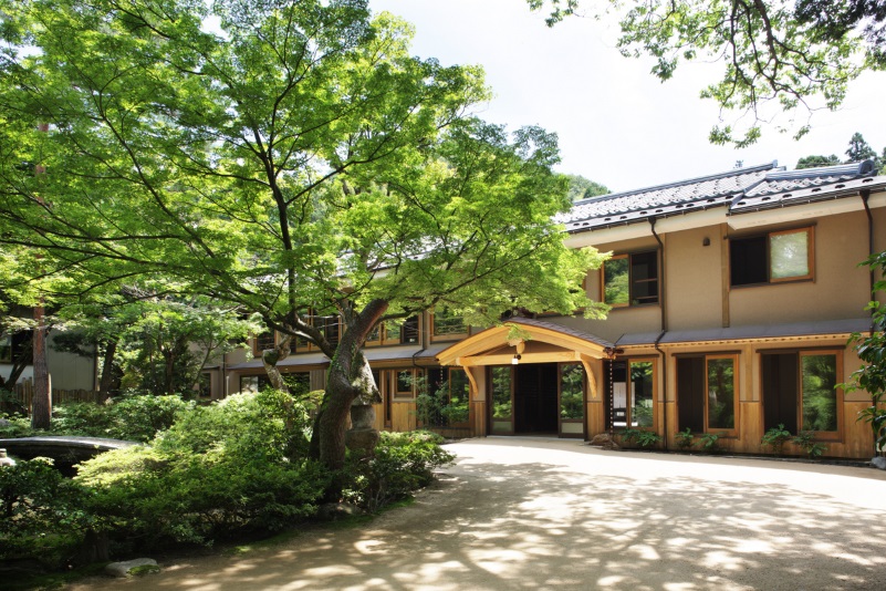 静かな森と明治・大正離れの宿 環翠楼の写真1