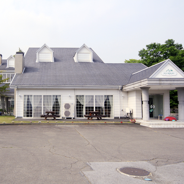 プチホテル サンホワイト<山梨県>の写真1