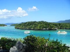 川平湾グラスボート遊覧 まりんはうすぐるくんの写真1