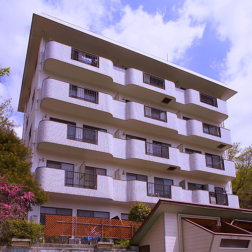 貸切温泉付コンドミニアムホテル ガーランドコート宇佐美の写真1