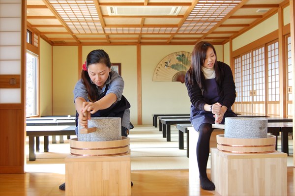 そば打ち体験 観音亭の写真1