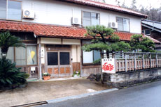丹後半島・琴引浜の松葉カニ料理と海水浴の温泉民宿 尾江の写真1