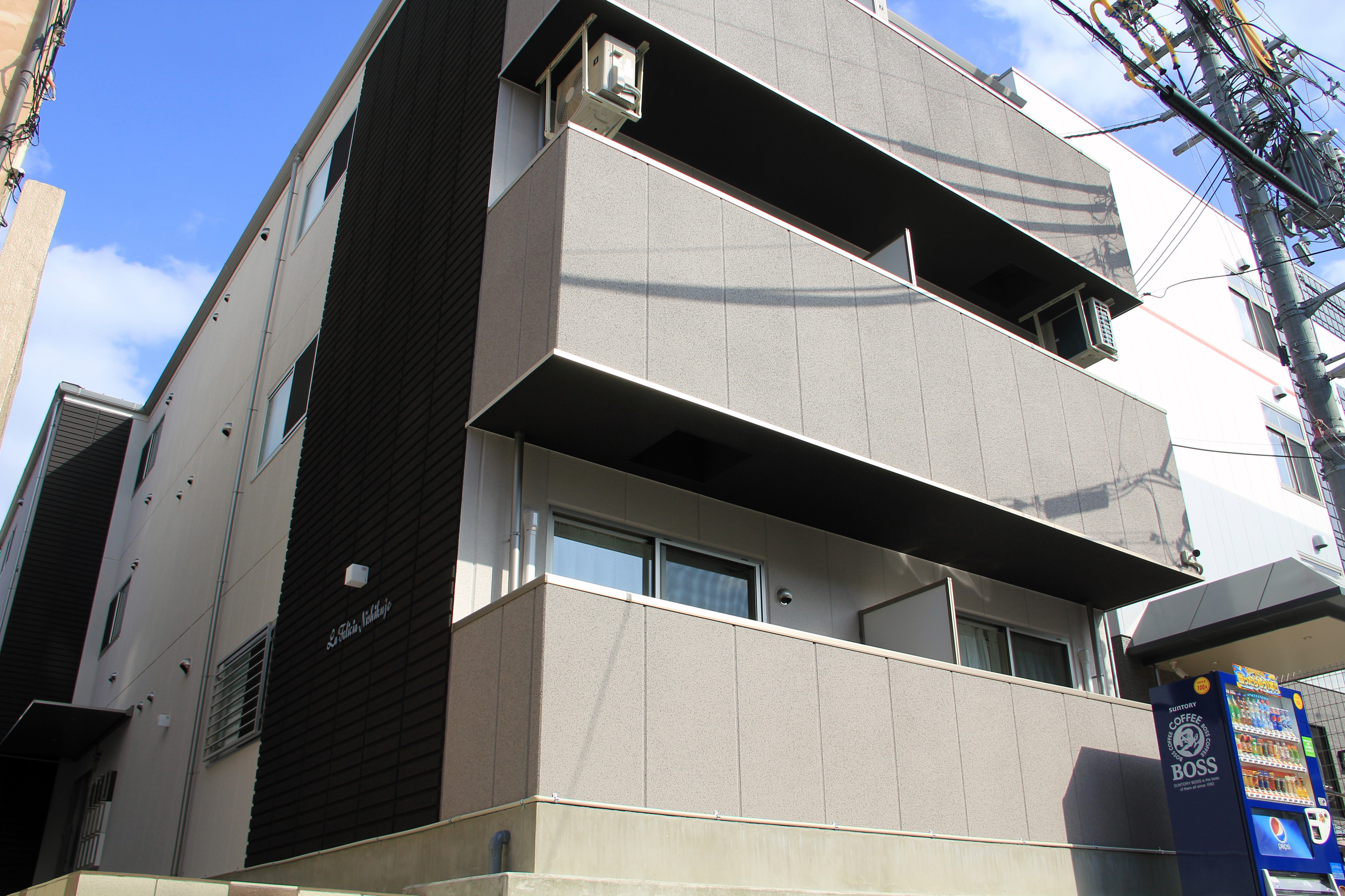 ユニバーサルホテル西九条の写真1