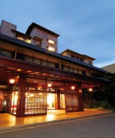 湖畔に湧く温もりの湯宿 加賀八汐