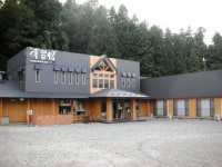 大自然にひっそりと佇む一軒宿 傳習館 とらやの湯