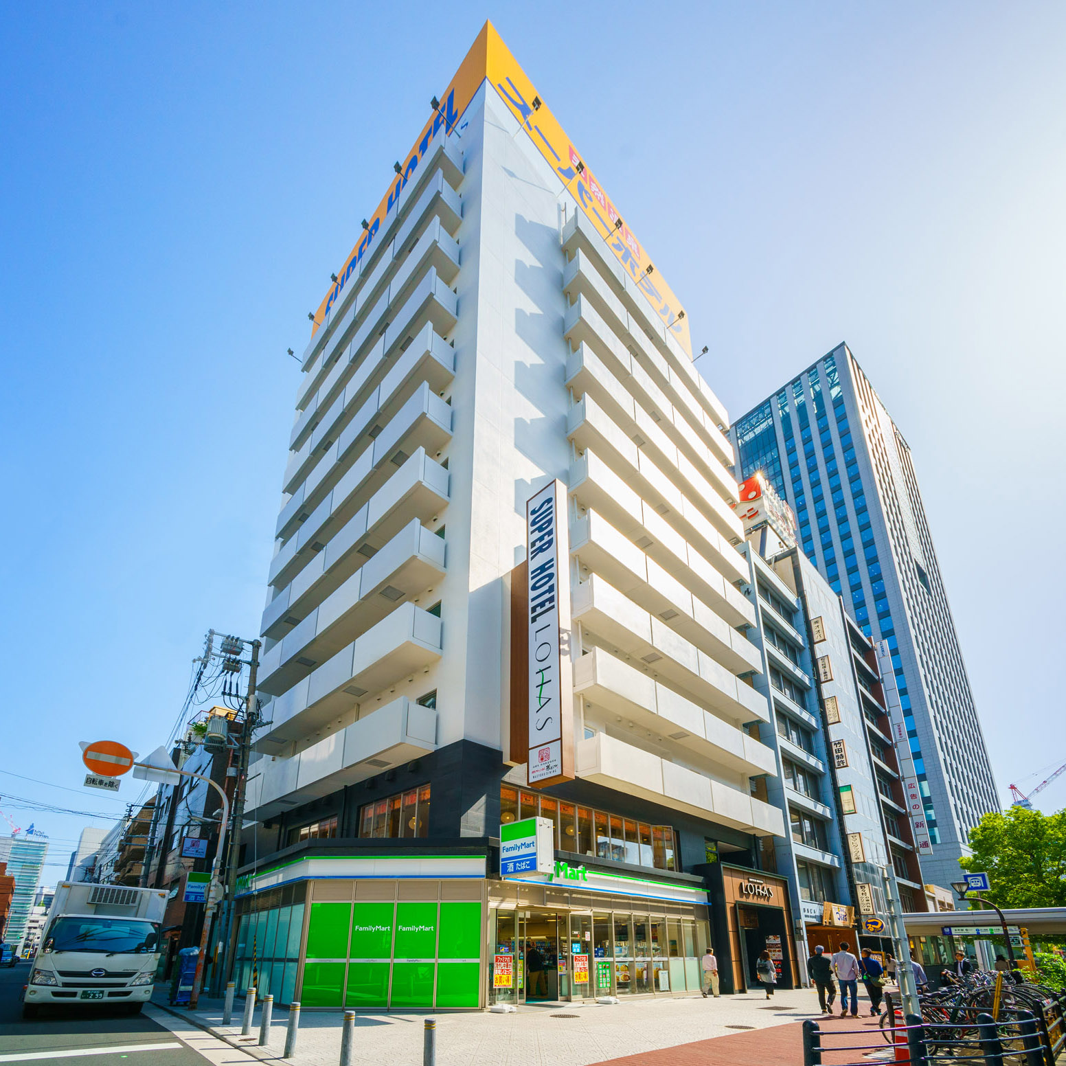 スーパーホテルLohas地下鉄四つ橋線・本町24号口の写真1