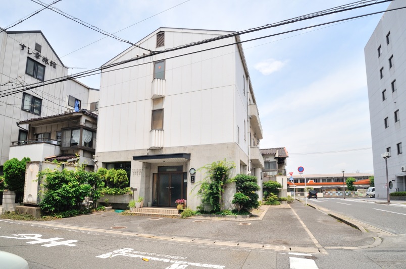 ビジネスホテル桜美林の写真1