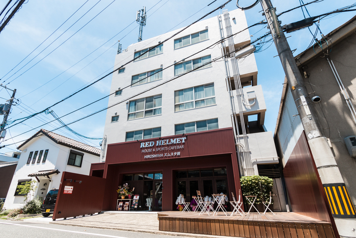 RED HELMET HOUSE&SPORTS CAFEBAR HIROSHIMAの写真1