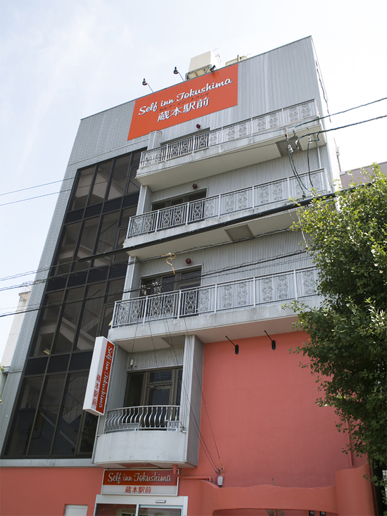 セルフイン徳島蔵本駅前の写真1