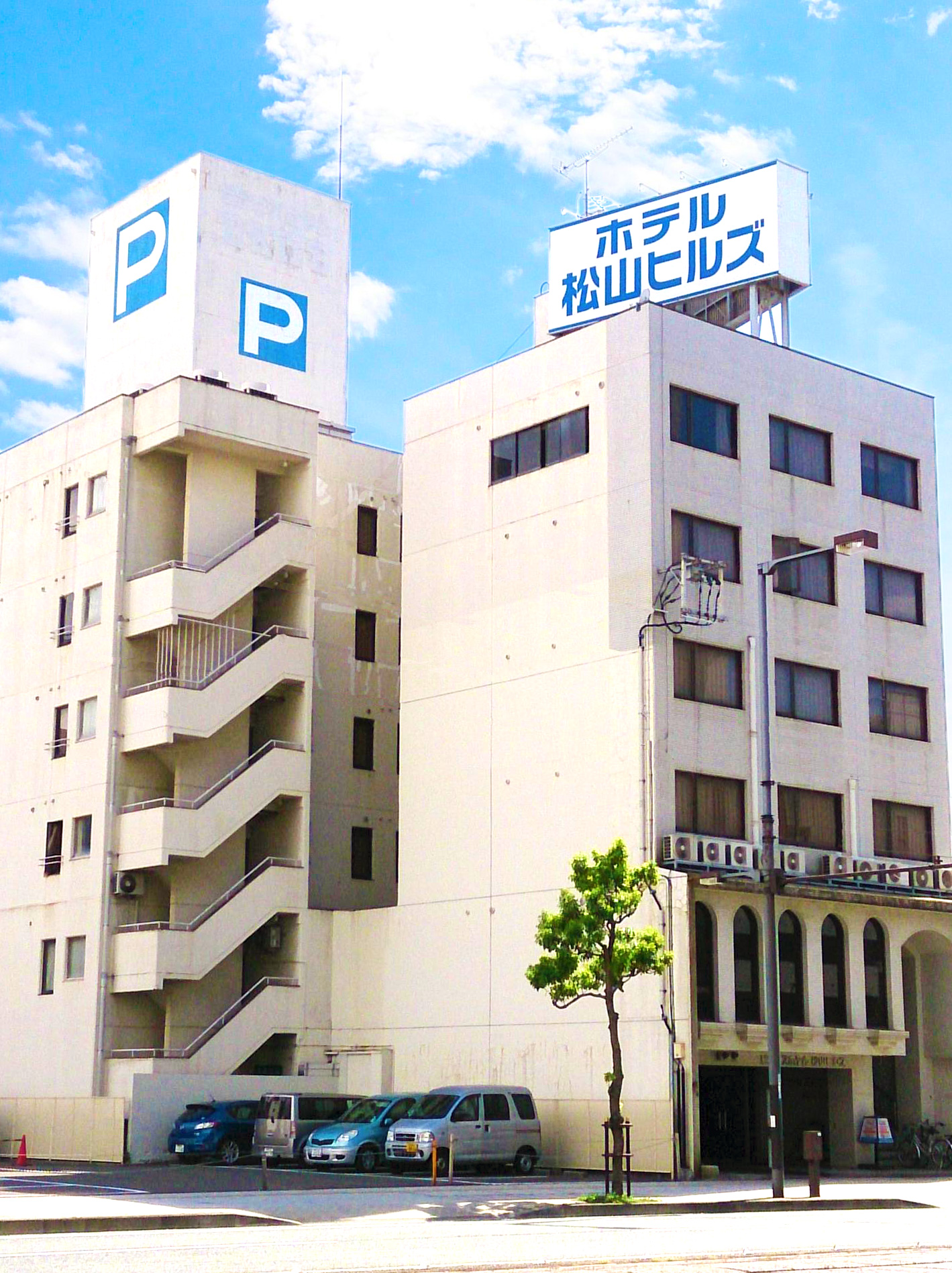 ホテル松山ヒルズ(JR松山駅前店)の写真1