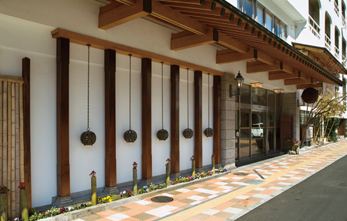 ホテル芳泉鶴の写真1