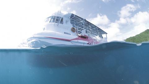 海中観光船ブルーマリンの写真1