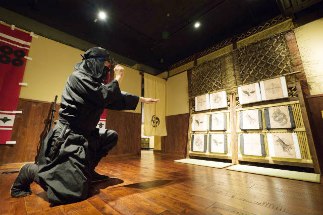 手裏剣道場 新宿 忍者からくり屋敷 NINJA TRICK HOUSE IN TOKYOの写真1