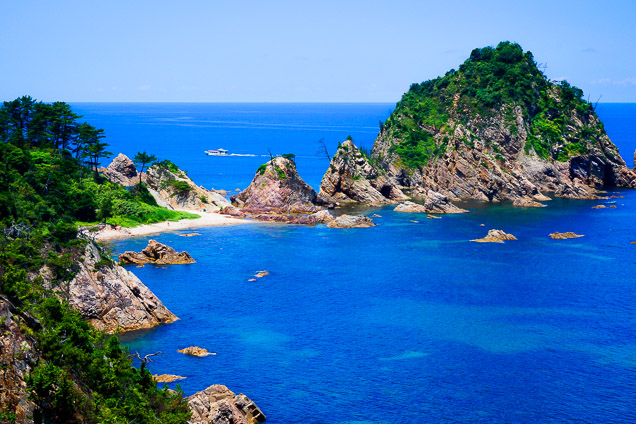 浦富海岸島めぐり遊覧船の写真1