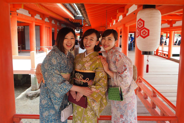 平安衣裳・着物よそおい体験所 みやじま紅葉の賀の写真1