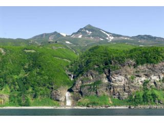 ゴジラ岩観光　カムイワッカクルーザー知床半島ウトロクルーズ