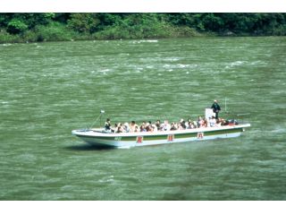 最上川舟下り義経ロマン観光