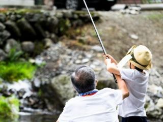 檜原村神戸国際マス釣場