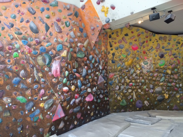 クライミングジムピラニア富士吉田店