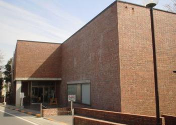 日野市立中央図書館