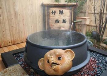 湯亭　上弦の月の写真1