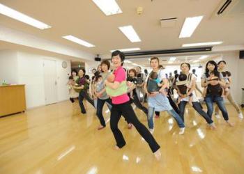 スキンシップ エクササイズ ベビーダンスの写真1