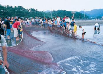 地引網と海鮮バーべキューの写真1