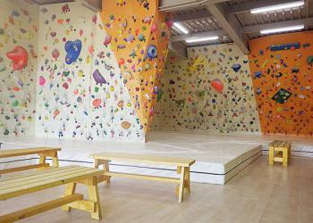 クライミングジム&スラックライン WESTROCK　府中店)の写真1