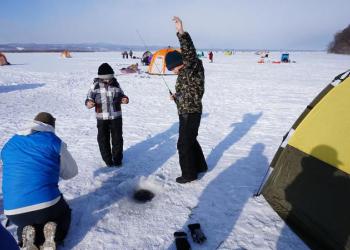 氷上ワカサギ釣りの写真1