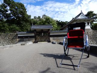 丸亀城お笑い人力車の写真1