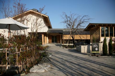 草加せんべいの庭の写真1