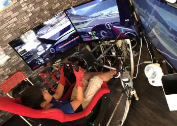 レーシングシミュレーター Cafe&amp;Bar VERSUSの写真1